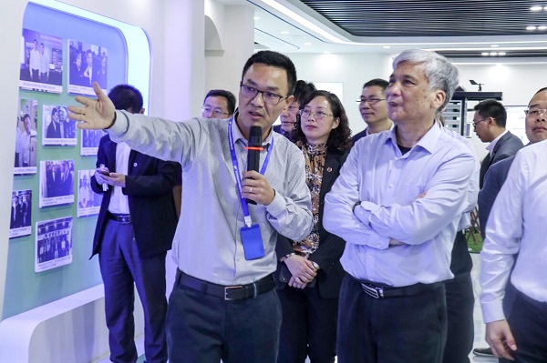 全国人大常委会副委员长丁仲礼莅临好色APP在线观看考察调研 全国人大常委会副委员长丁仲礼莅临好色APP在线观看考察调研