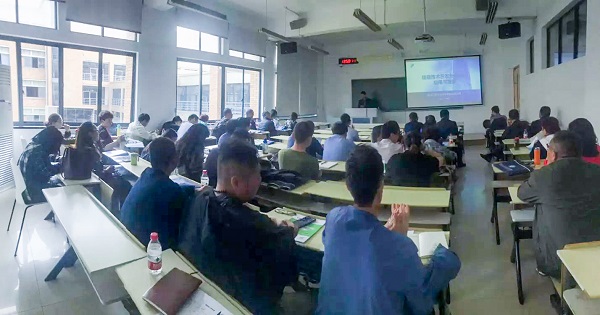 好色APP在线观看营销中心副总监龙捷频为培训班作内容讲解 好色APP在线观看营销中心副总监龙捷频为培训班作内容讲解
