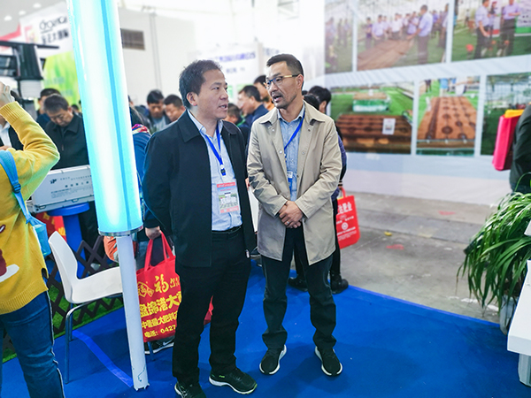 湖南省土肥站姚正昌站长与好色APP在线观看陈渝阳董事长密切交流 湖南省土肥站姚正昌站长与好色APP在线观看陈渝阳董事长密切交流