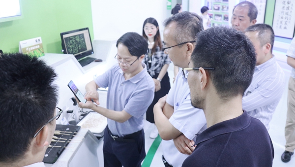 杭州市科技局局长赵喜凯一行莅临好色APP在线观看考察调研1 杭州市科技局局长赵喜凯一行莅临好色APP在线观看考察调研1