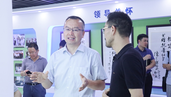 赵喜凯局长参观好色APP在线观看展厅 赵喜凯局长参观好色APP在线观看展厅
