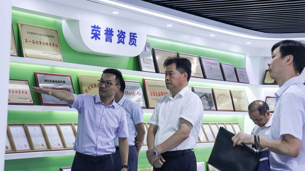 浙江省农业农村厅副厅长唐冬寿一行莅临好色APP在线观看调研 浙江省农业农村厅副厅长唐冬寿一行莅临好色APP在线观看调研