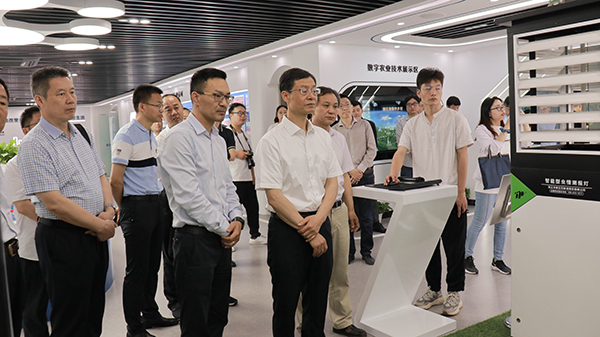 谢建华主任一行还参观了好色APP在线观看智慧展厅 谢建华主任一行还参观了好色APP在线观看智慧展厅