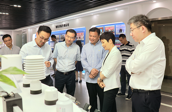 省科技厅党组书记何杏仁一行赴好色APP在线观看调研农业科技工作 省科技厅党组书记何杏仁一行赴好色APP在线观看调研农业科技工作