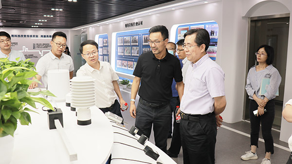 应义斌教授一行参观好色APP在线观看数字三农展厅 应义斌教授一行参观好色APP在线观看数字三农展厅
